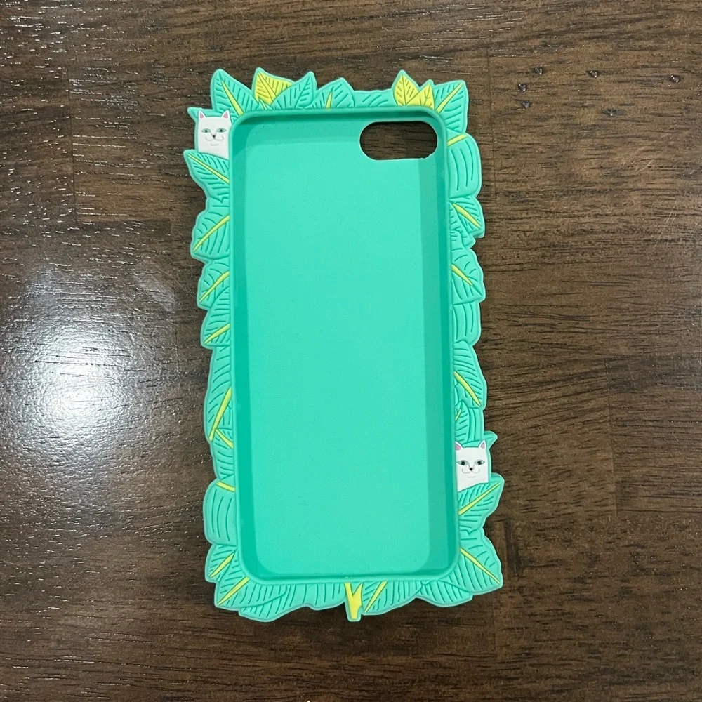 iPhone case - Picture 2 of 2